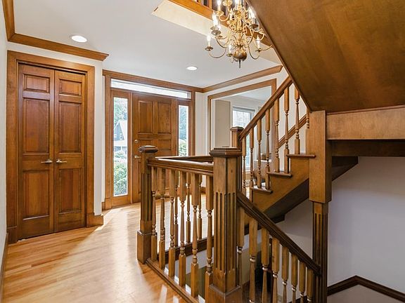 4th image of 2078 Sandalwood Ct