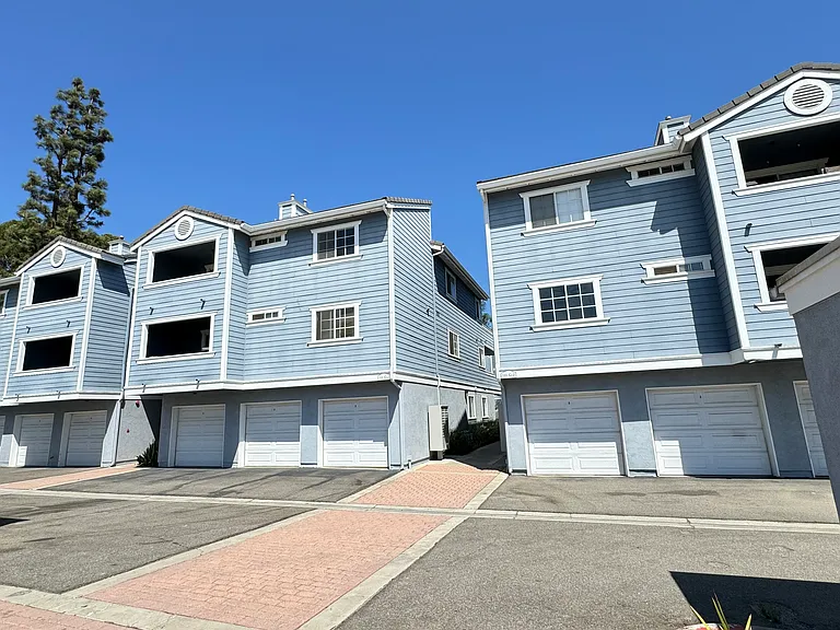 111 S Lakeview Ave #E — Photo 2