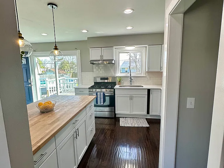 561 Eastwood Dr — Photo 7