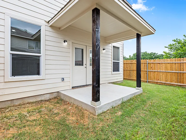 2308 Bloomfield Dr — Photo 24