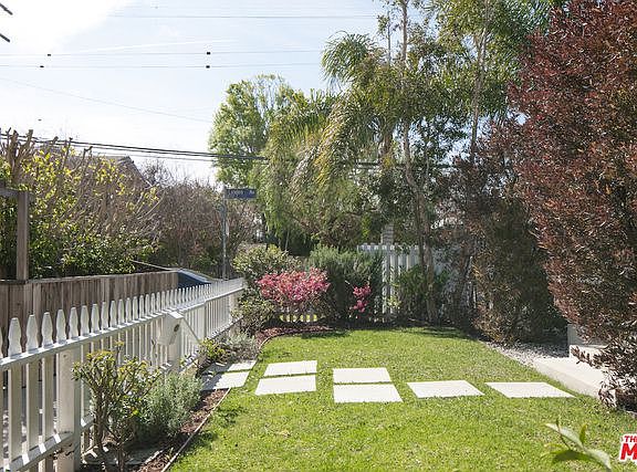 2nd image of 903 Nowita Pl