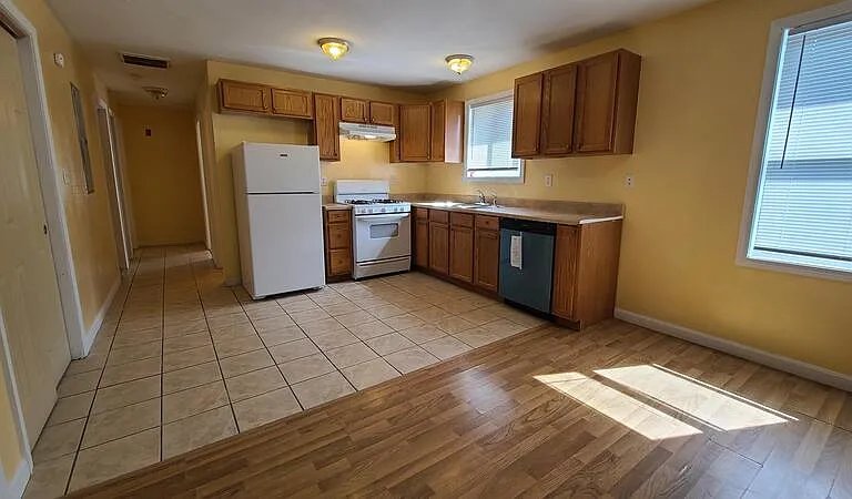 235 Wadsworth St — Photo 2