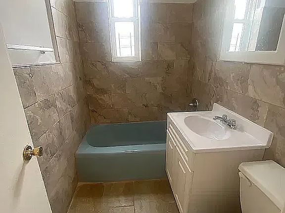 4th image of 1720 E 18th St #4L