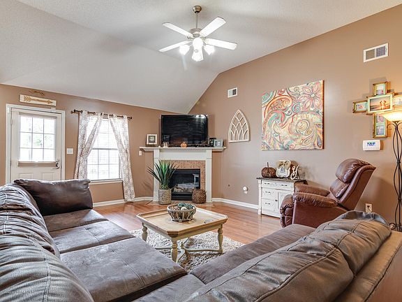 3rd image of 5906 Carrel Cv