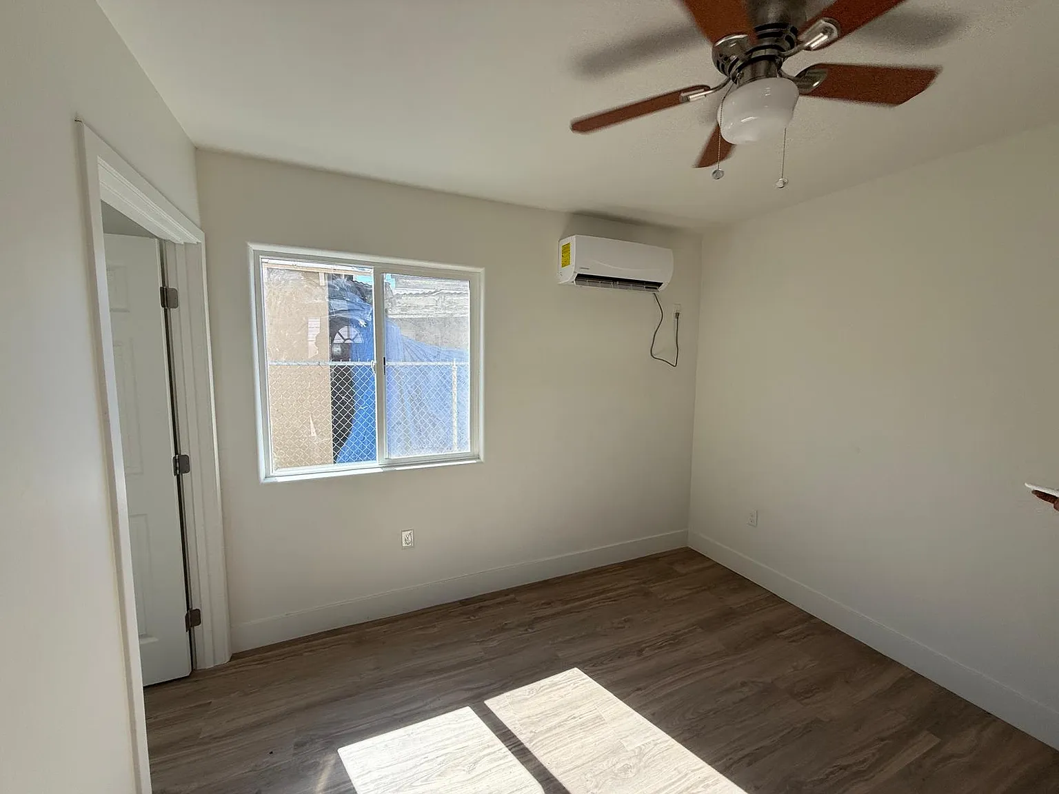 Studio, 300 sqft, $1,300 — Photo 1