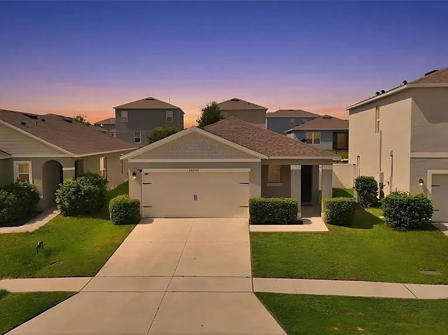 Luxurious 3 bed, 2 bath single family home. — Photo 1