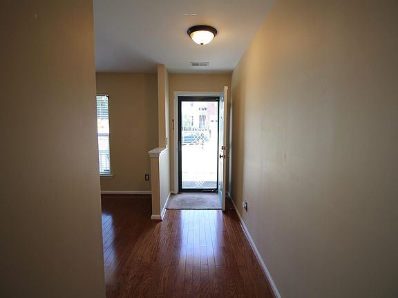 5th image of 561 Summer Vista Dr