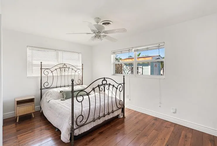 1001 SE 5th Ave — Photo 14