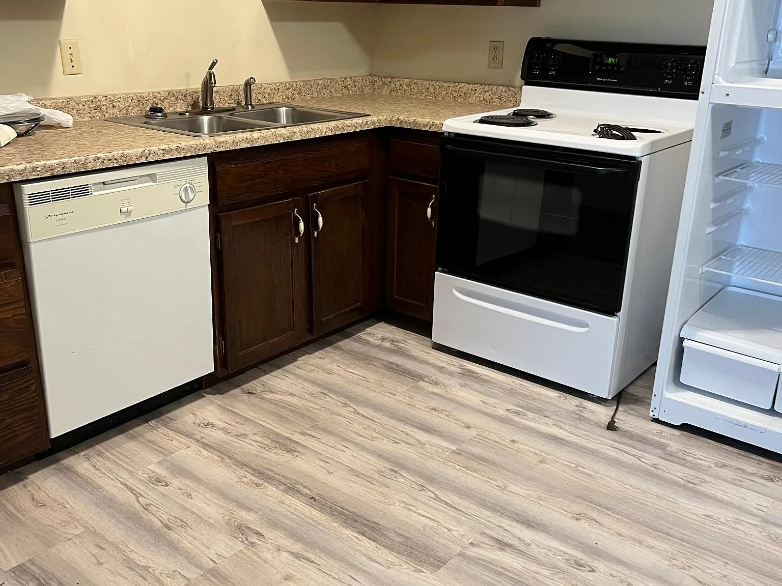 2 bed, 800 sqft, $825 — Photo 2