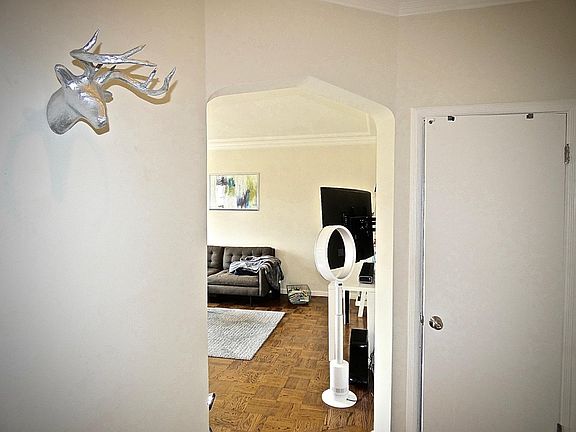 2nd image of 2235 Laguna St APT 302