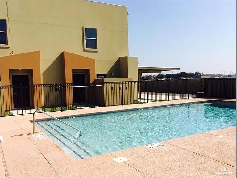 1208 E Camellia Ave #4 — Photo 16