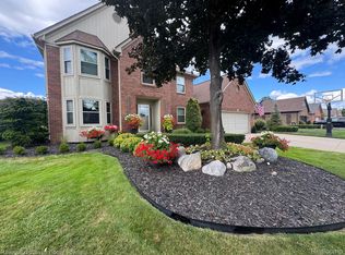 20279 Ramblewood Dr, Macomb, MI 48044