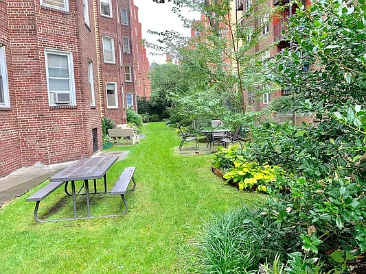 Sold by Qwest Residential Downtown LLC | media 14