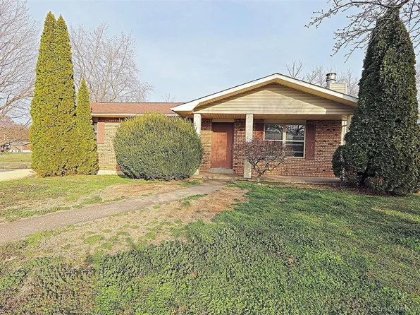 249 Rolling Fields Dr, Jackson, MO 63755