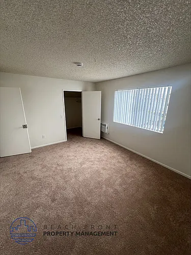 633 Broad Ave. Photo 1