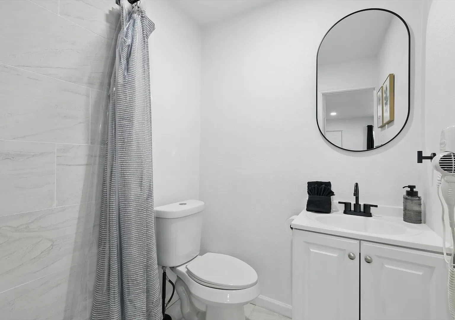 Modern 2BR Unit 2 | Hot Tub & Fire Pit — Photo 3