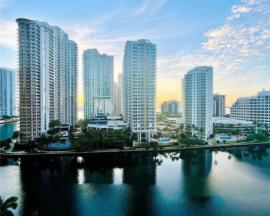 495 Brickell Ave #1201