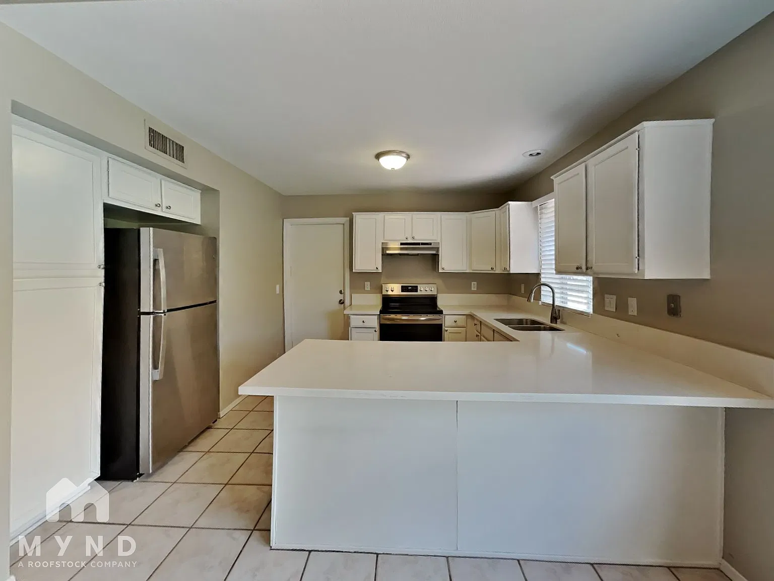 3 bed, 2.0 bath, 1288 sqft, $2,289 — Photo 2