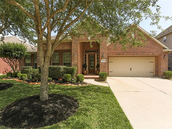 This beautiful one story home offers an open floor plan with 4 bedrooms, 2.5 bathrooms and 3 car tandum garage.