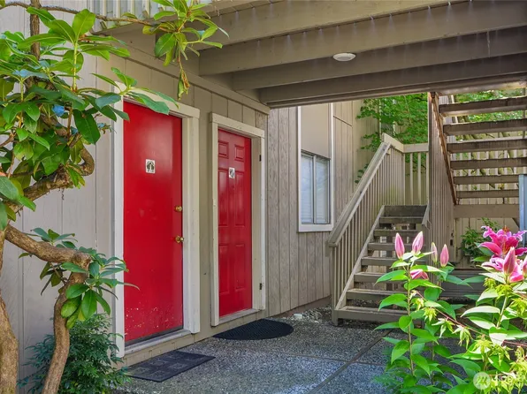 4805 180th Street SW #F102, Lynnwood, WA 98037