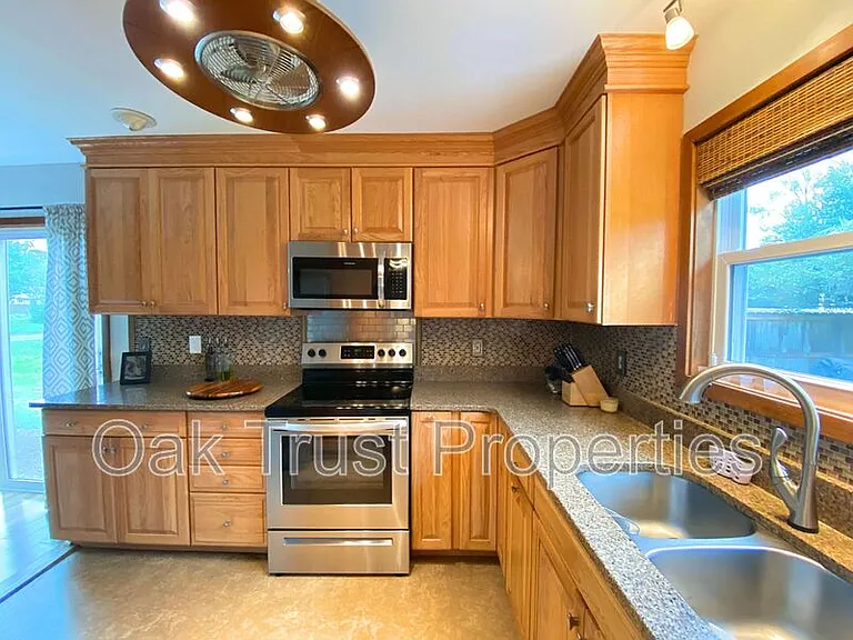 303 Christiee Ct — Photo 9