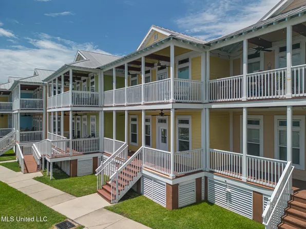 1515 E Beach Blvd APT 132, Pass Christian, MS 39571
