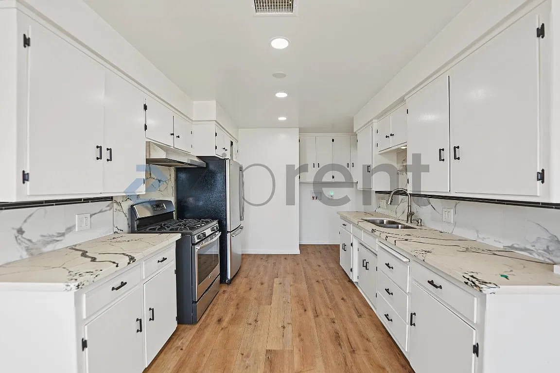 2 bed, 760 sqft, $2,550 — Photo 3