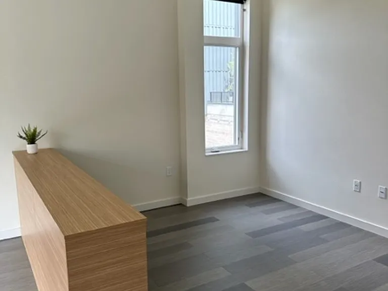 Ferry Street Manor — Photo 25
