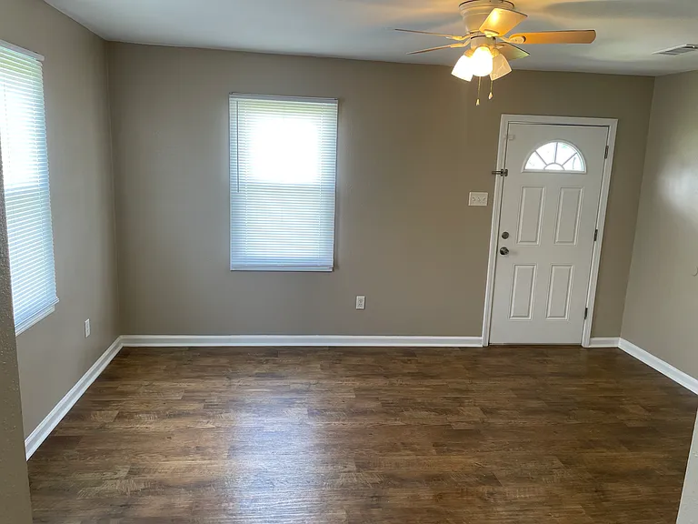 2226 Stafford St — Photo 3