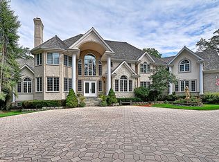 595 Plumtree Rd, Barrington Hills, IL 60010