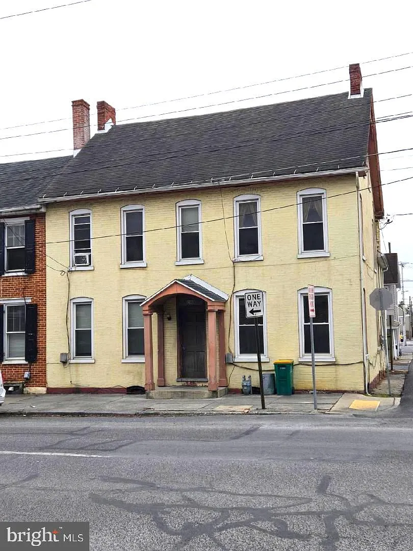 1 bed, 1.0 bath, 2240 sqft, $1,000 — Photo 1
