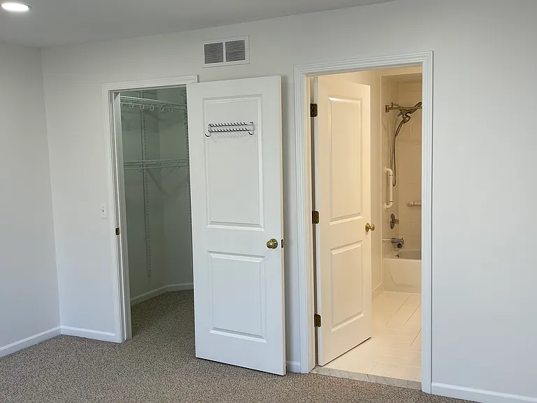 16713 Kensington Dr — Photo 20