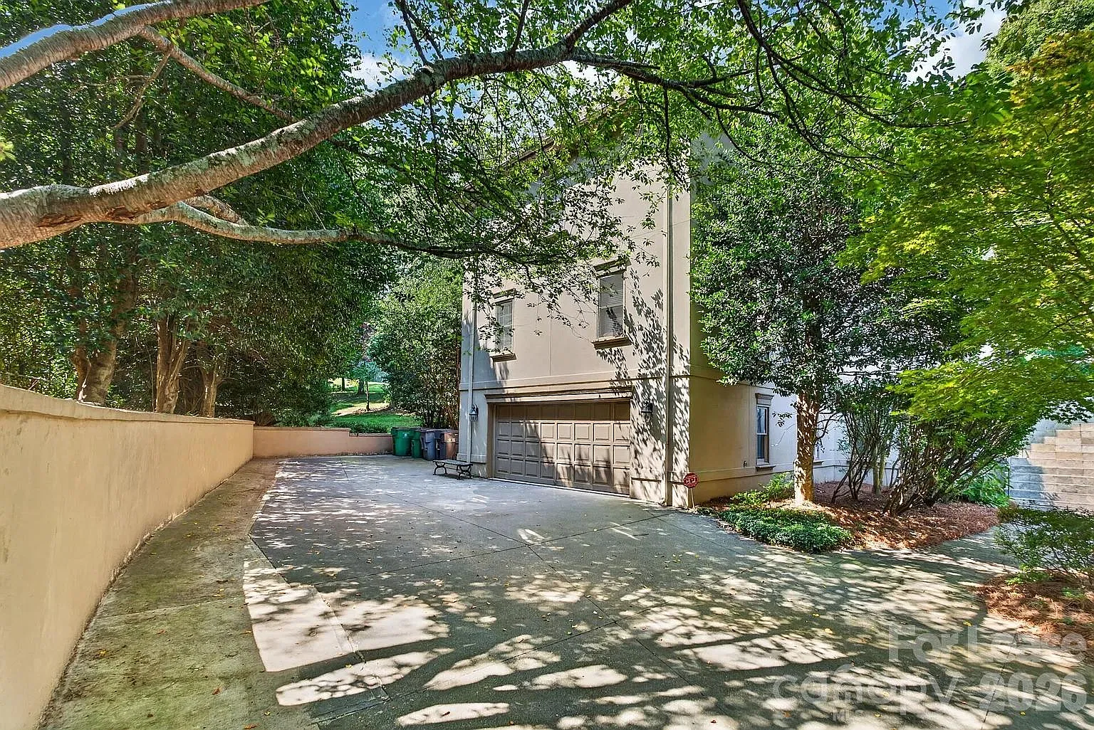 5 bed, 3.5 bath, 5194 sqft, $6,900 — Photo 3