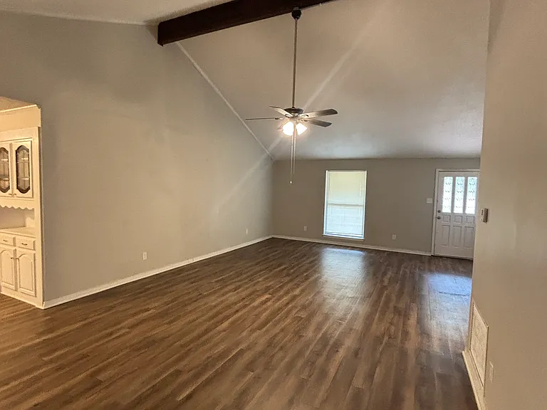 912 Gibson Ct — Photo 3