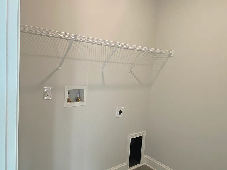 607 Lombard Dr — Photo 6