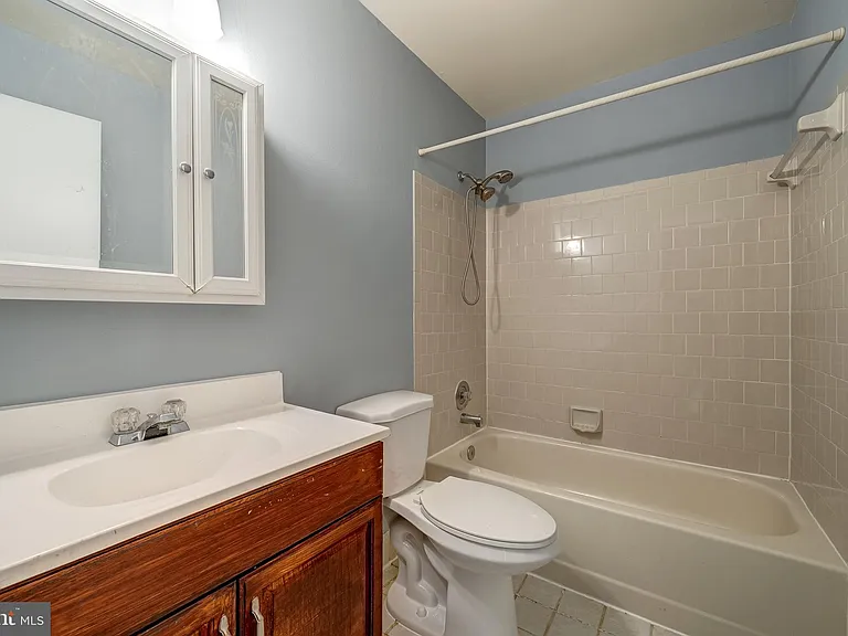 8593 Burlington Ct — Photo 29
