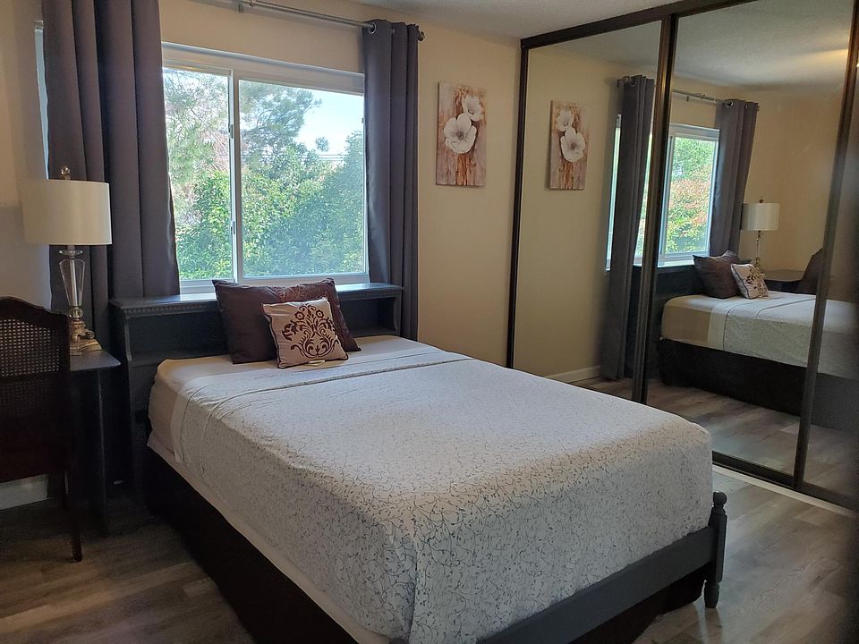 This is the room for rent. It was just painted. The floor is also new. The bed is a full size high quality bed. The closet is wall to wall with full size mirror. What you see here is pretty much what you get.