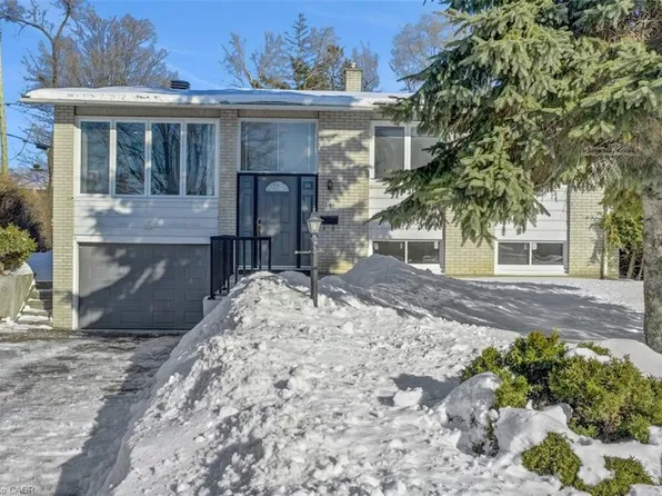 31 Bellfield St, Ottawa, ON K2B 6K7