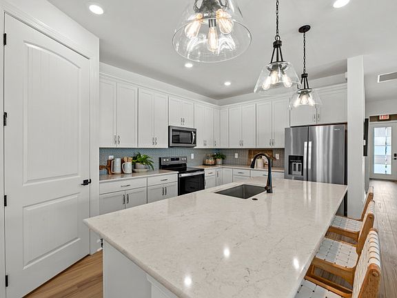 Kitchen with center island