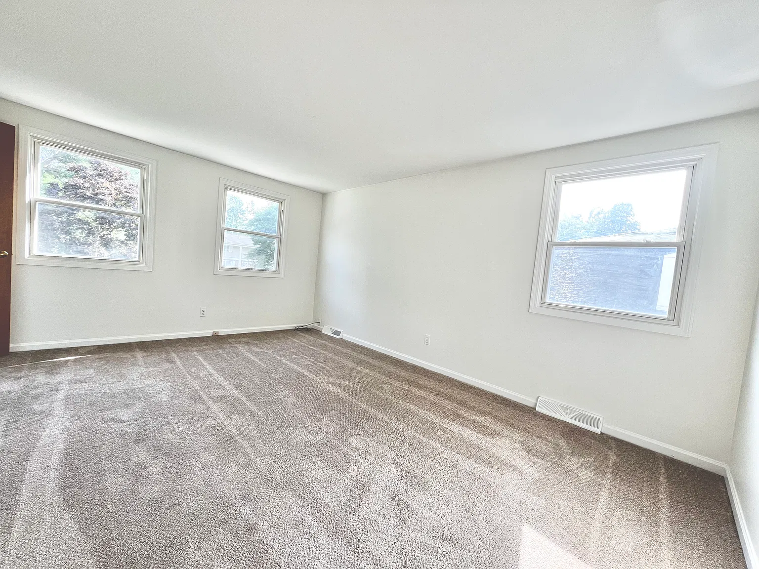 3 bed, 1.5 bath, 1300 sqft, $1,895 — Photo 4