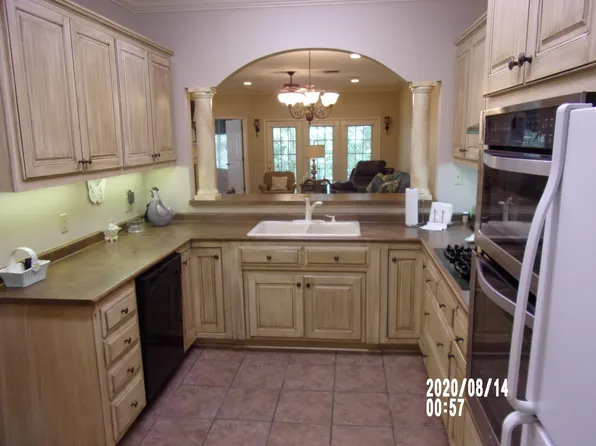 133 Willow Pointe Dr, Columbus, MS 39705