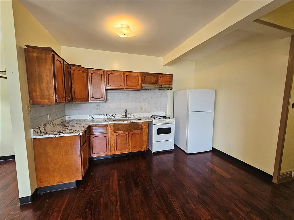 2 bed, 2704 sqft, $1,800 — Photo 4