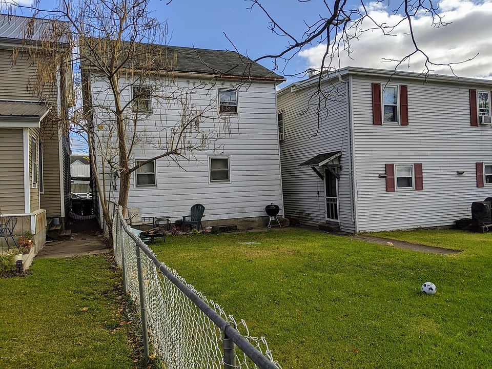 2nd image of 115 Pine St