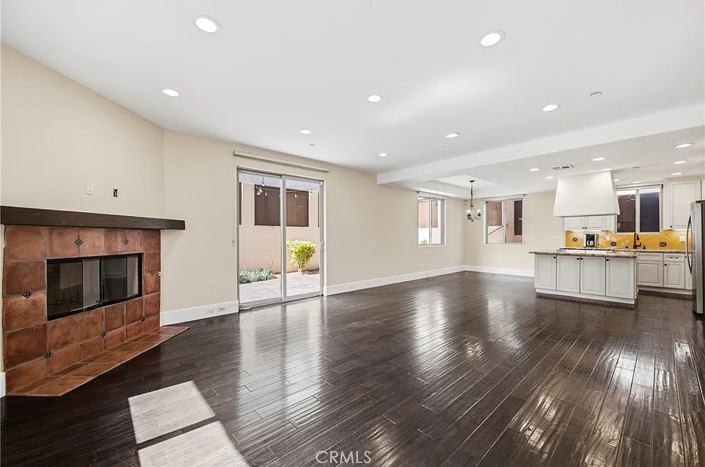 4 bed, 2300 sqft, $7,000 — Photo 3