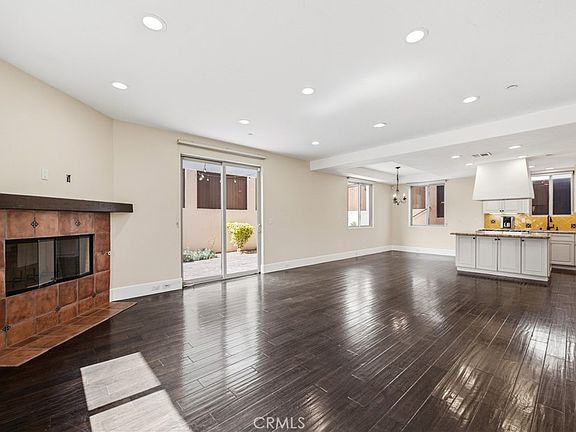 3rd image of 1918 Harriman Ln