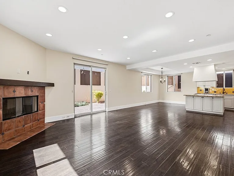 1918 Harriman Ln — Photo 3