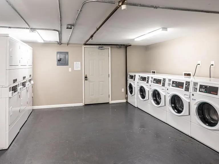 1750 N Green St #21 — Photo 8