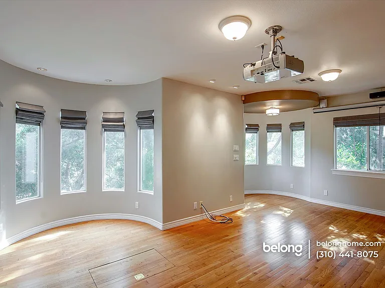 8527 Wonderland Ave — Photo 13