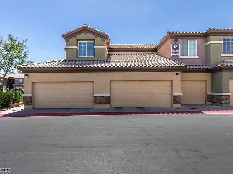 6868 Sky Pointe Dr #2068 — Photo 32