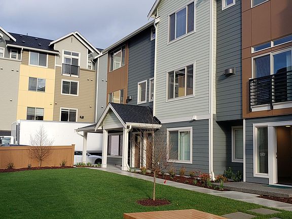 2nd image of 1467 159th Pl NE